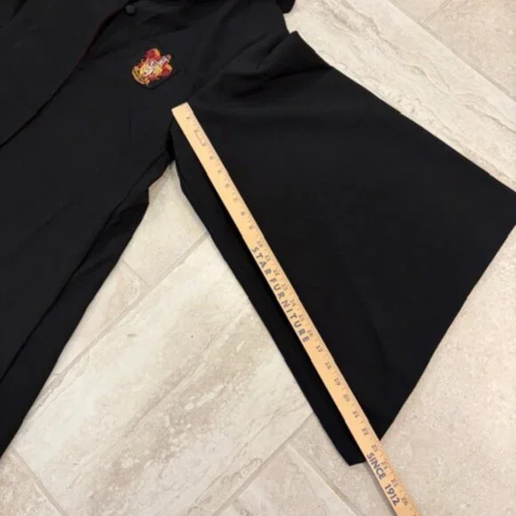 UNIVERSAL STUDIOS Wizarding World of Harry Potter GRYFFINDOR Adult S Cloak Robe - Picture 7 of 8